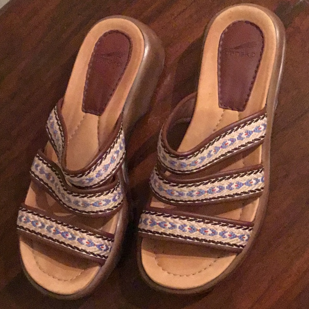 Like New DANSKO women’s sandals clogs US 9.5 EU 40